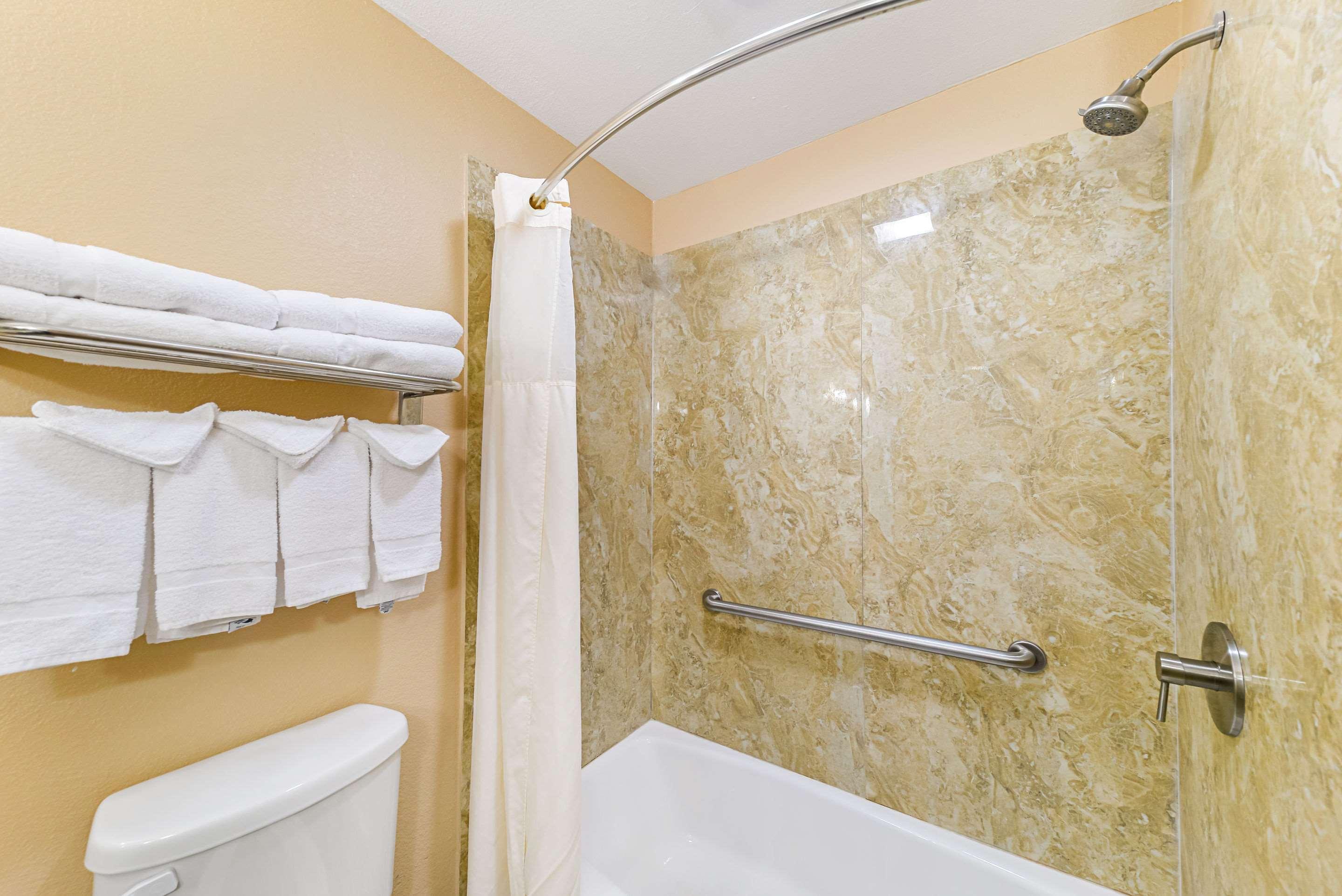 Quality Inn & Suites Lubbock Bagian luar foto