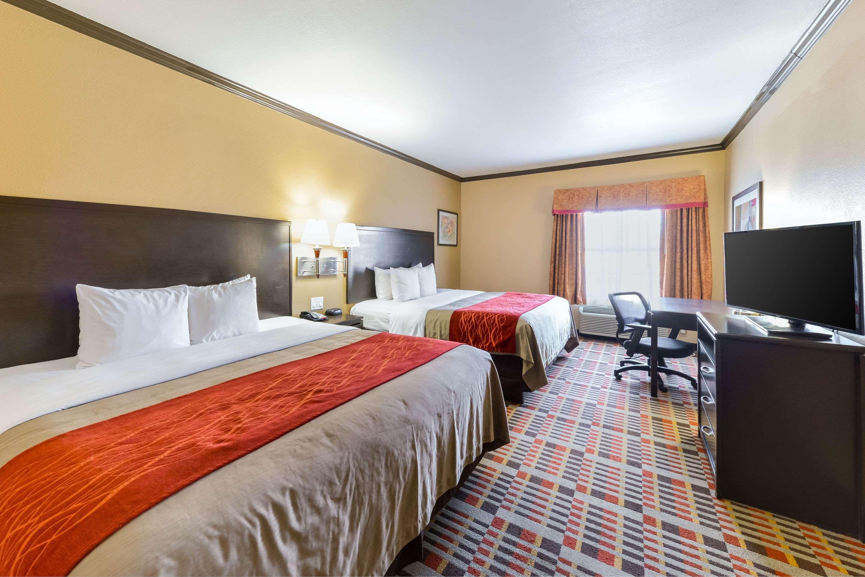 Quality Inn & Suites Lubbock Bagian luar foto