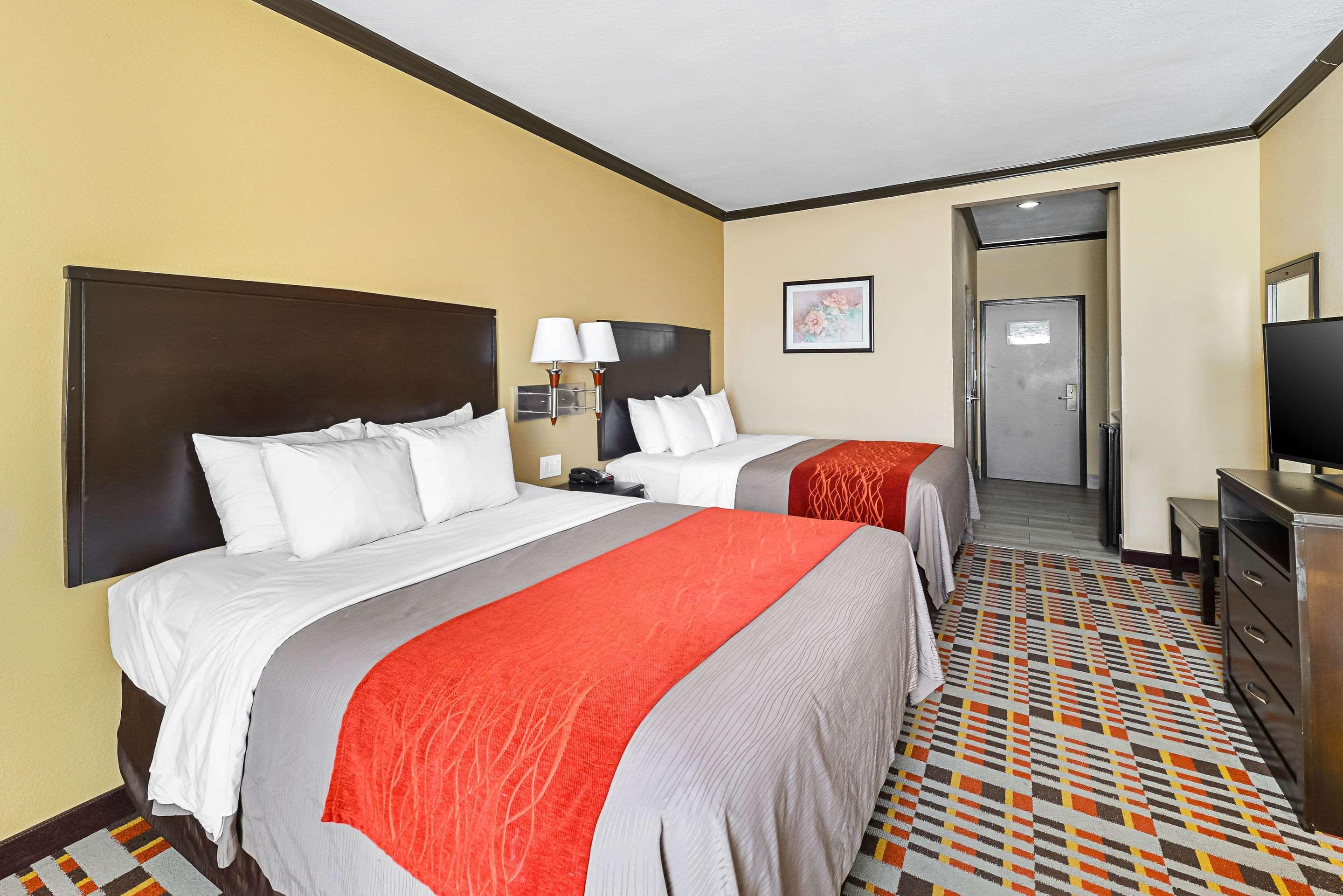 Quality Inn & Suites Lubbock Bagian luar foto