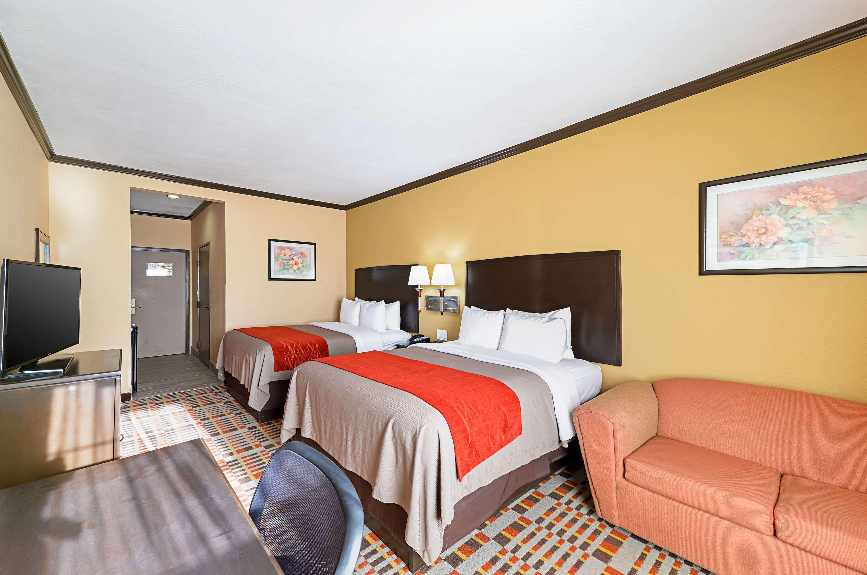 Quality Inn & Suites Lubbock Bagian luar foto
