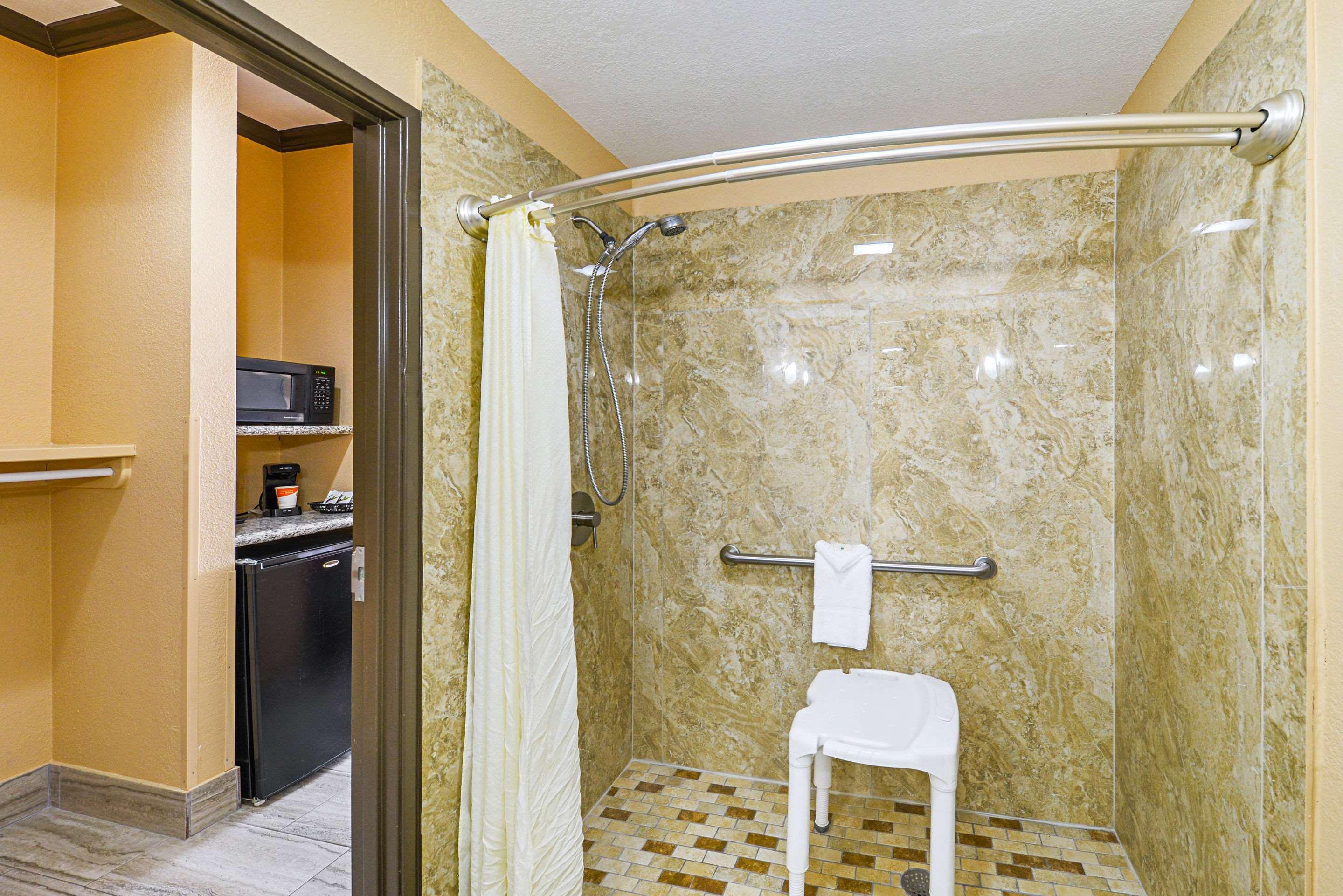 Quality Inn & Suites Lubbock Bagian luar foto