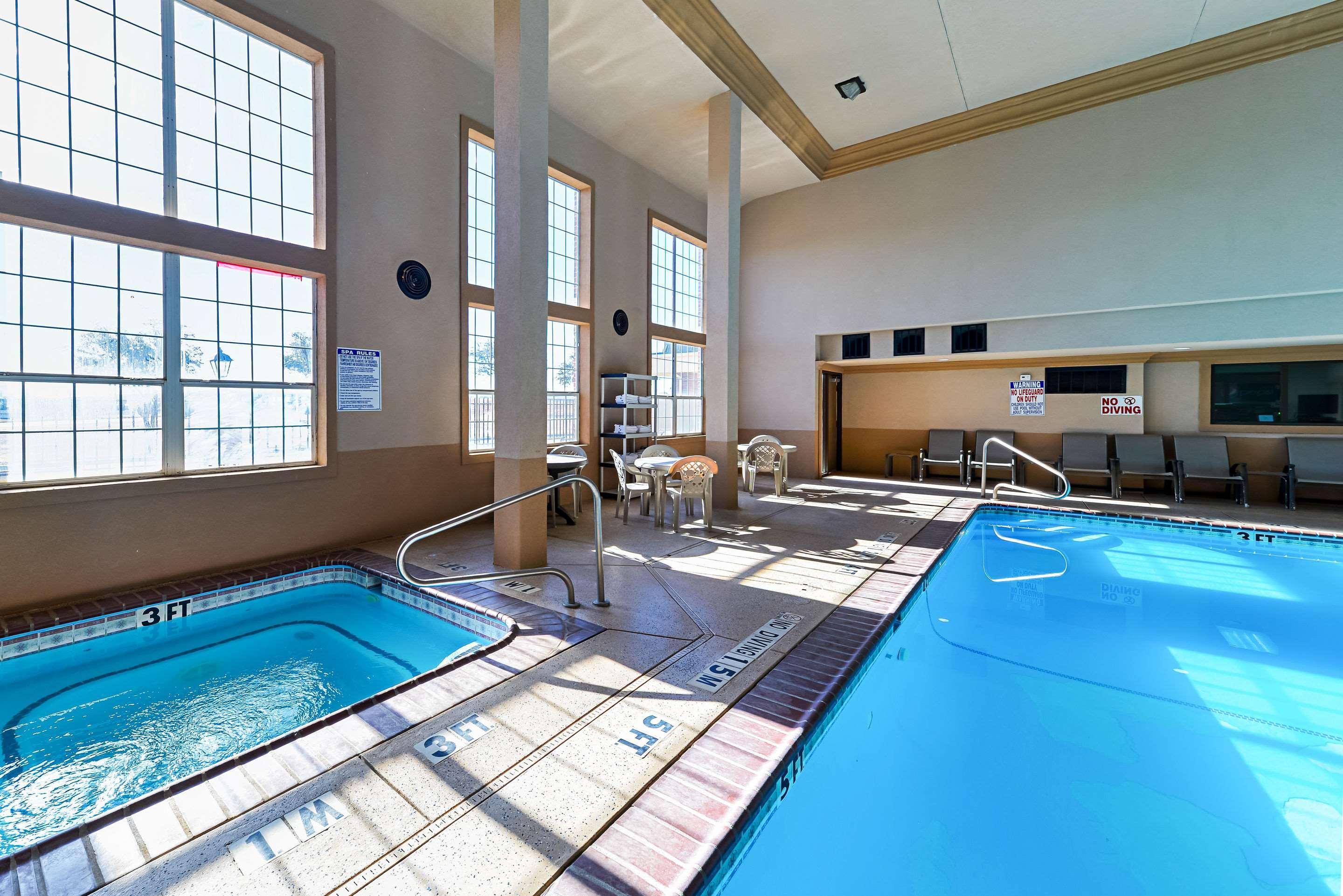Quality Inn & Suites Lubbock Bagian luar foto