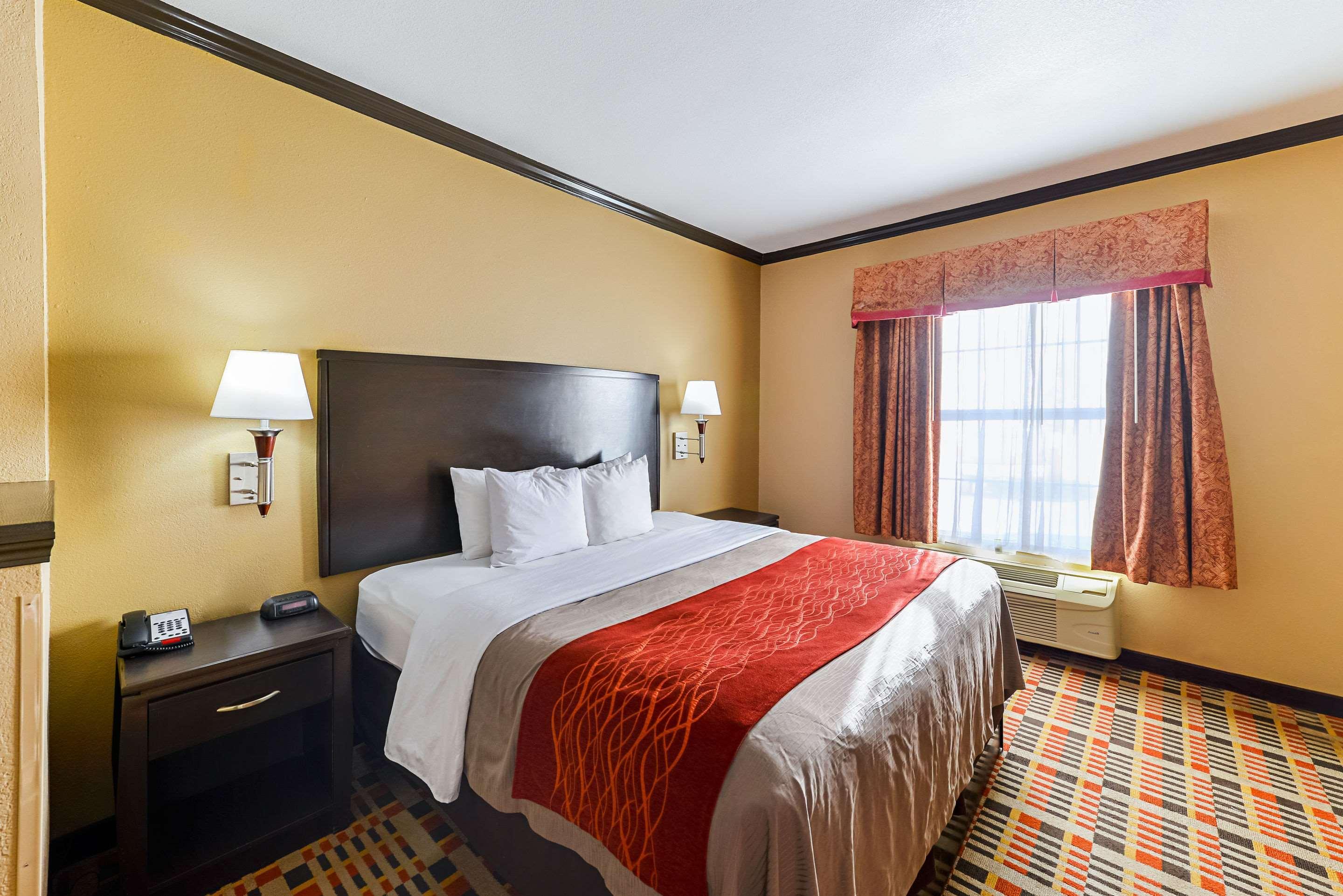 Quality Inn & Suites Lubbock Bagian luar foto