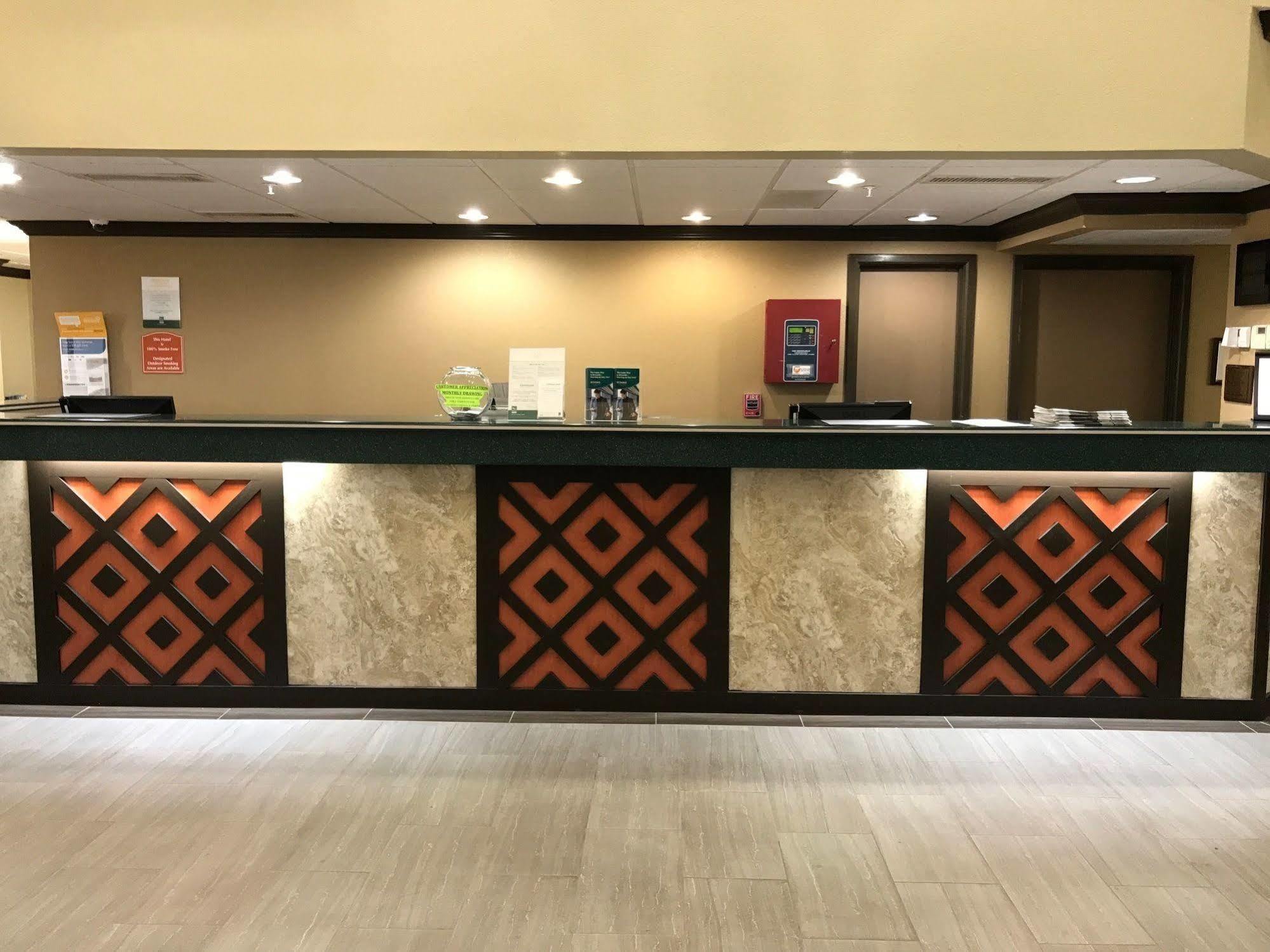 Quality Inn & Suites Lubbock Bagian luar foto