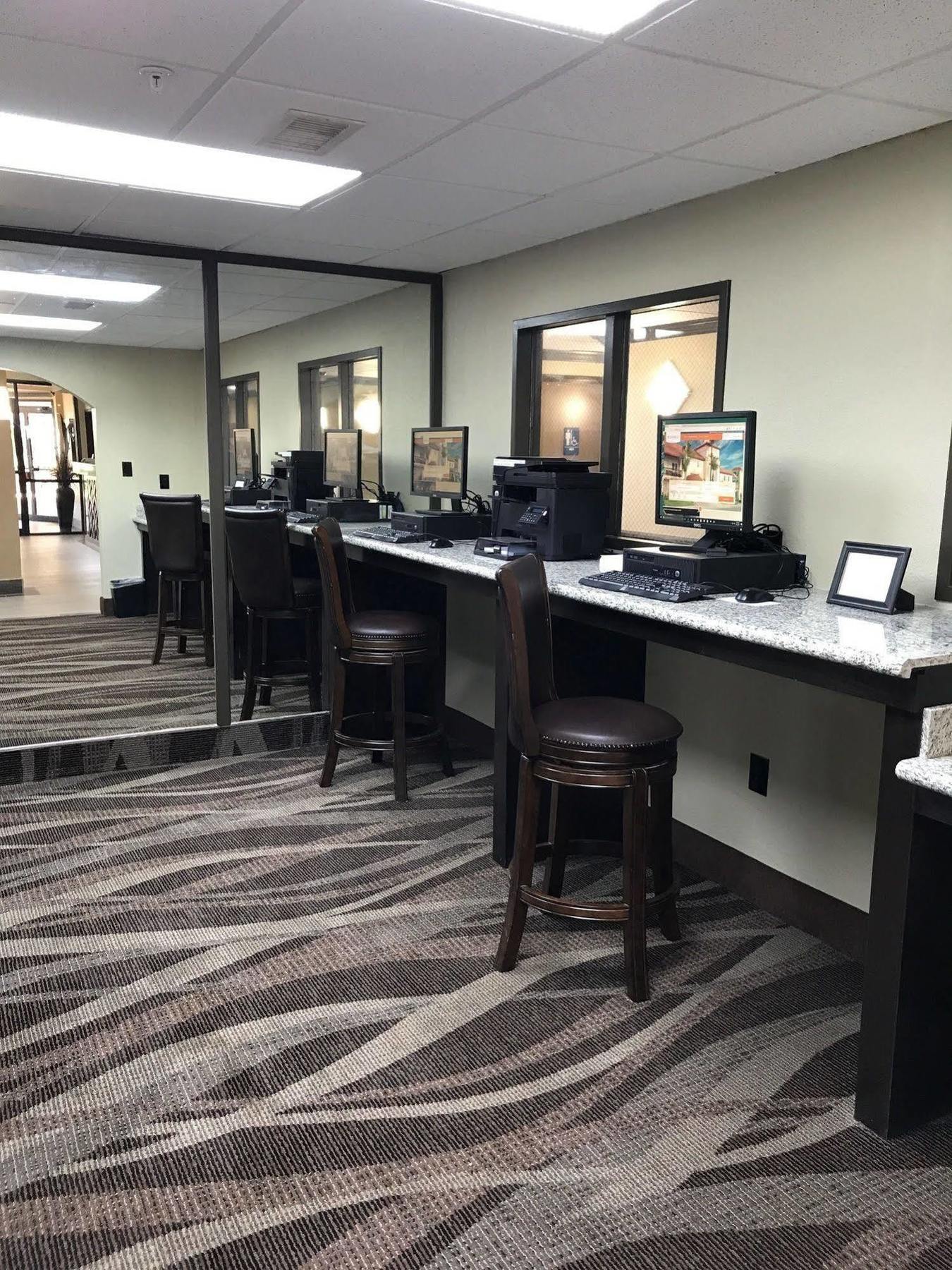 Quality Inn & Suites Lubbock Bagian luar foto